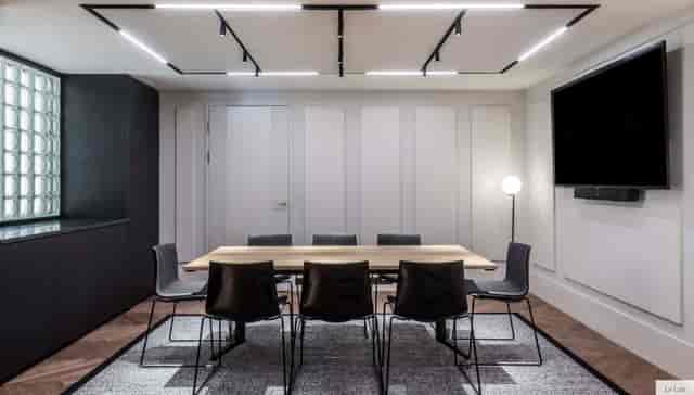 Modern meeting room at La Fabrique & Le Lab, ideal for presentations and brainstorming.