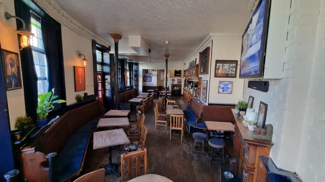 The Railway Tavern N16