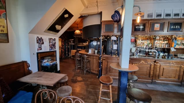 The Railway Tavern N16