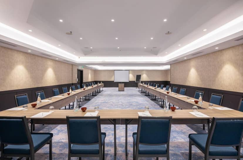 Modern classroom-style meeting room at InterContinental Lisbon for corporate training.