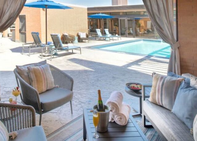 Liberty Hall outdoor lounge at Courtyard Houston, ideal for networking events and meetings.