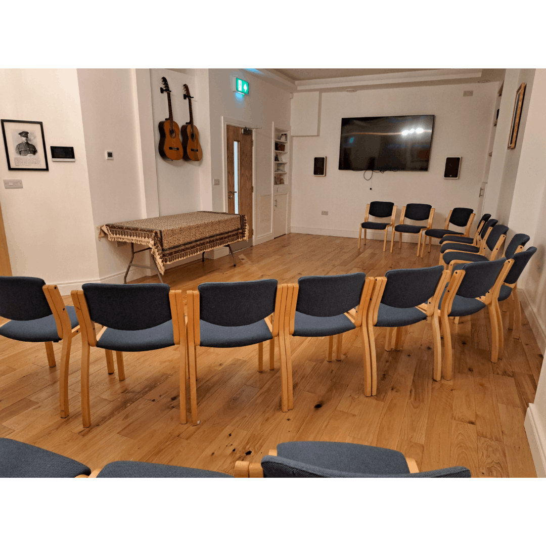 Hackney Room in Windsor Hub, Belfast: cozy meeting space with circular seating for workshops.