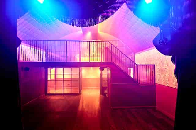 Rae's Omeara: vibrant event space with unique architecture for parties and workshops.