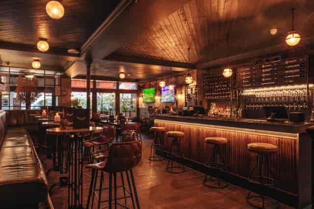 Stylish bar venue in Wolfpack West Hampstead for networking and informal meetings.