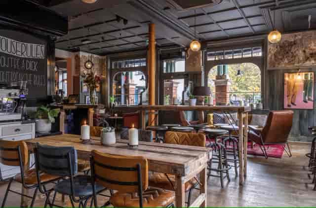 Stylish venue hire at Wolfpack Fulham Inn, perfect for meetings and casual events.