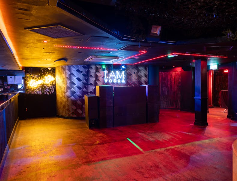 Modern event space in Kuda York with dynamic lighting for parties and networking.