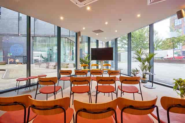 Modern meeting space with stylish chairs, ideal for workshops and small conferences.