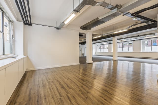 24-26 Baltic St W