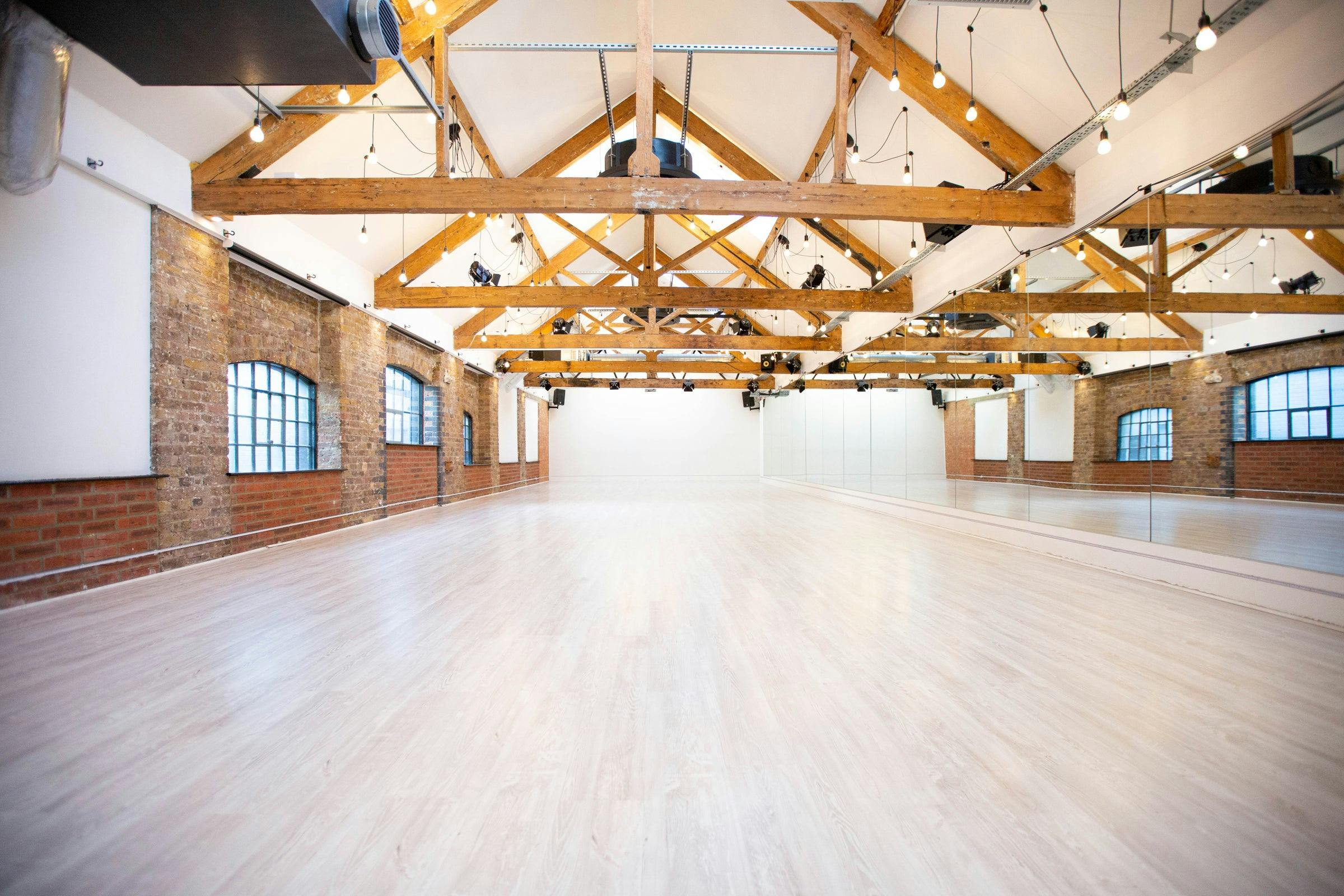 Spacious rehearsal space with high ceilings in The Hub Studios, London for events and workshops.