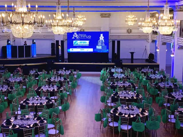 Elegant banquet hall at Casa Vertigo with round tables, ideal for corporate events and galas.
