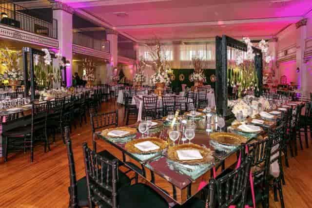 Elegant groom's room at Casa Vertigo, perfect for weddings and corporate events.