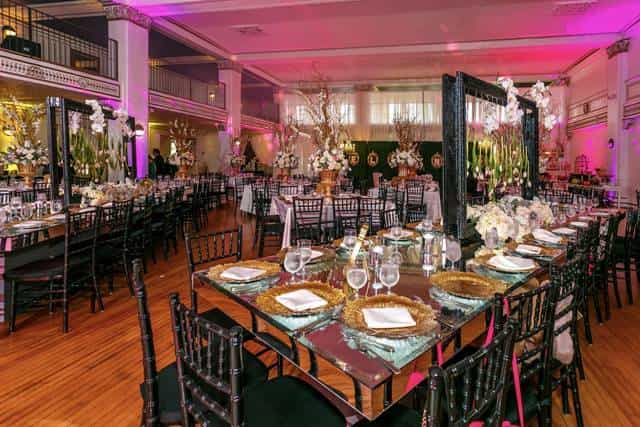 Elegant groom's room at Casa Vertigo, perfect for weddings and corporate events.
