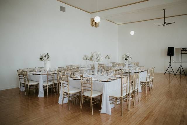 Elegant Groom's Room at Casa Vertigo, featuring round tables for weddings and corporate events.