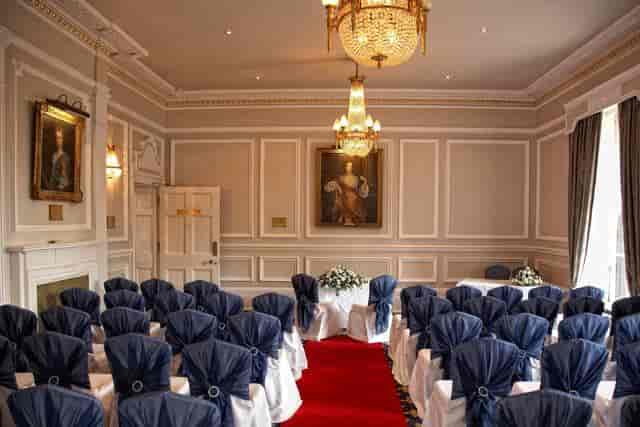 Traditional marquee meeting room with chandelier, ideal for conferences and presentations.
