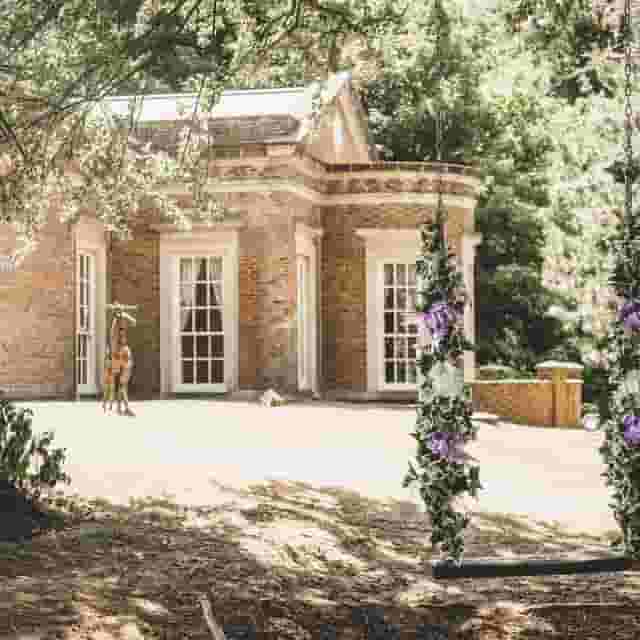 De Courceys Manor