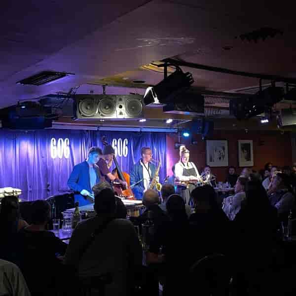 Vibrant live music venue at 606 Club, ideal for intimate events and networking.