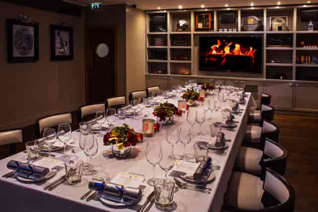 Elegant dining table at Beaufort House, ideal for upscale events and corporate dinners.