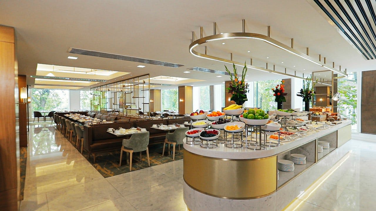 Hyde Café in Royal Lancaster London, modern dining space for breakfast meetings and events.