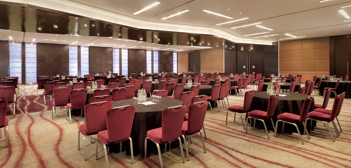 Versatile event space at Plaza Suites, Park Plaza London Riverbank, ideal for conferences.