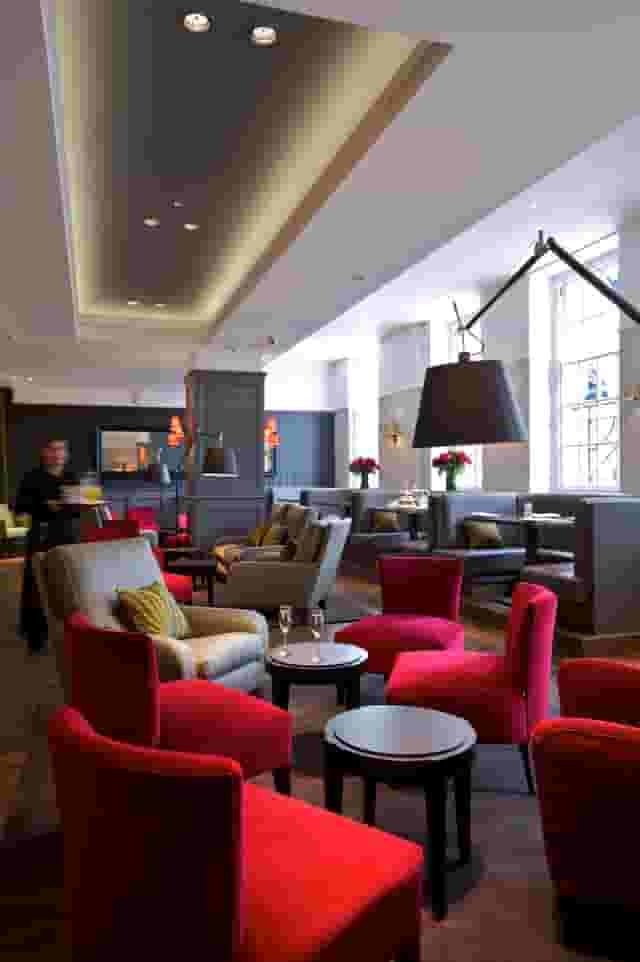 Quarter Bar & Lounge