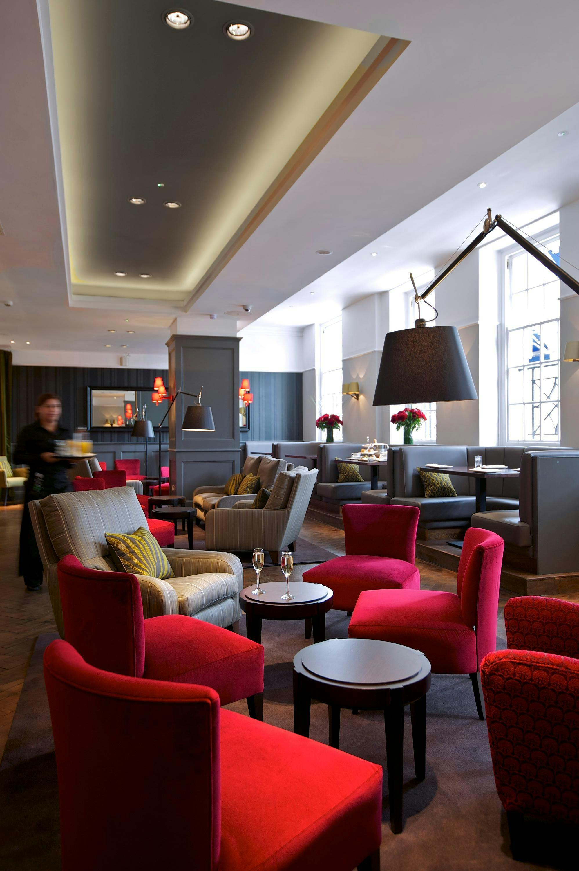 Quarter Bar & Lounge at London Bridge Hotel, stylish seating for networking events.