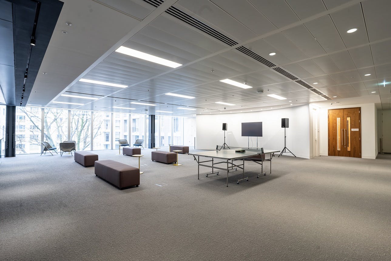 Collaboration Forum in London: flexible event space with natural light for corporate workshops.