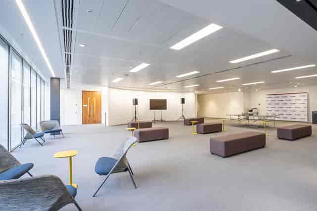 Collaboration Forum in London: versatile event space with modular seating for conferences.