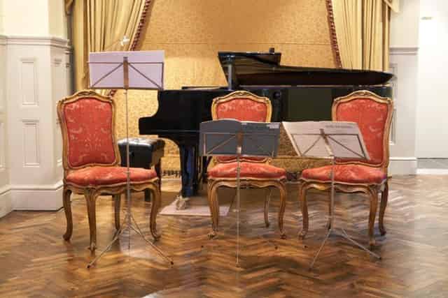 Intimate Rooms