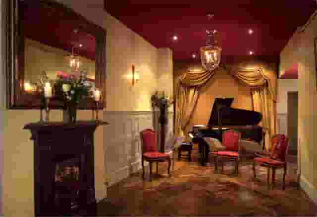 Whole venue (Salon, Bar/Lounge, Meeting room and Terrace)
