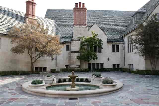 Greystone Mansion courtyard with fountain, ideal for outdoor receptions and gatherings.