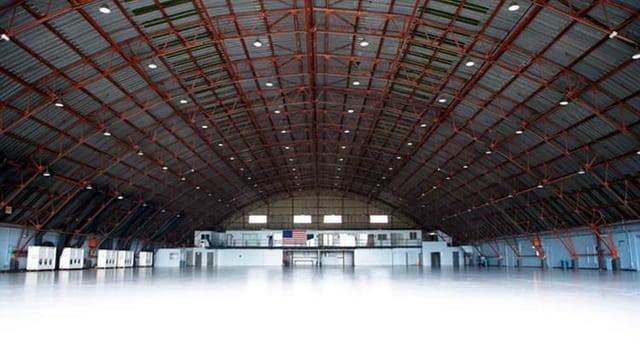 Spacious industrial venue with high ceilings for trade shows and corporate events.