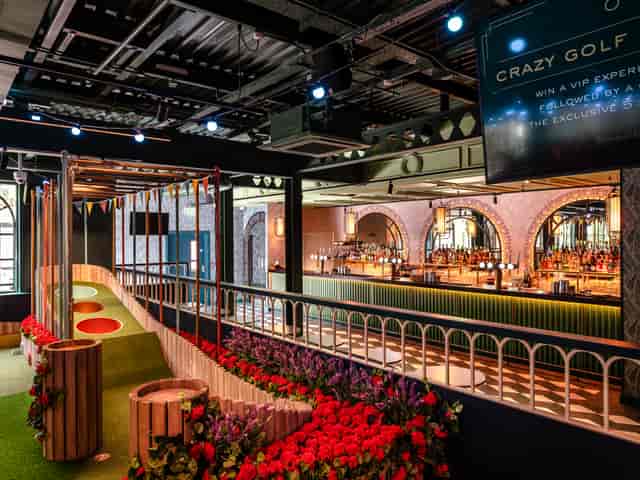 Swingers West End: Crazy golf, corporate events, team building.