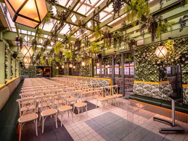 Meteorite Swingers: Intimate wedding venue, natural light