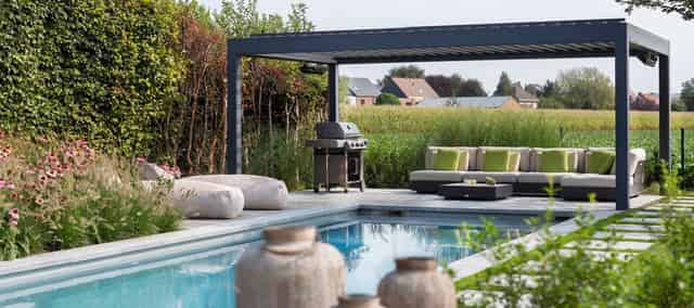 große Terrasse mit Pergola