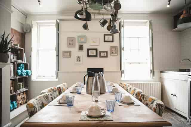 Inviting meeting space with wooden table, ideal for workshops and gatherings.