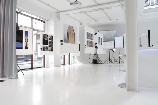 Modern exhibition space with white walls for art showcases and networking events.