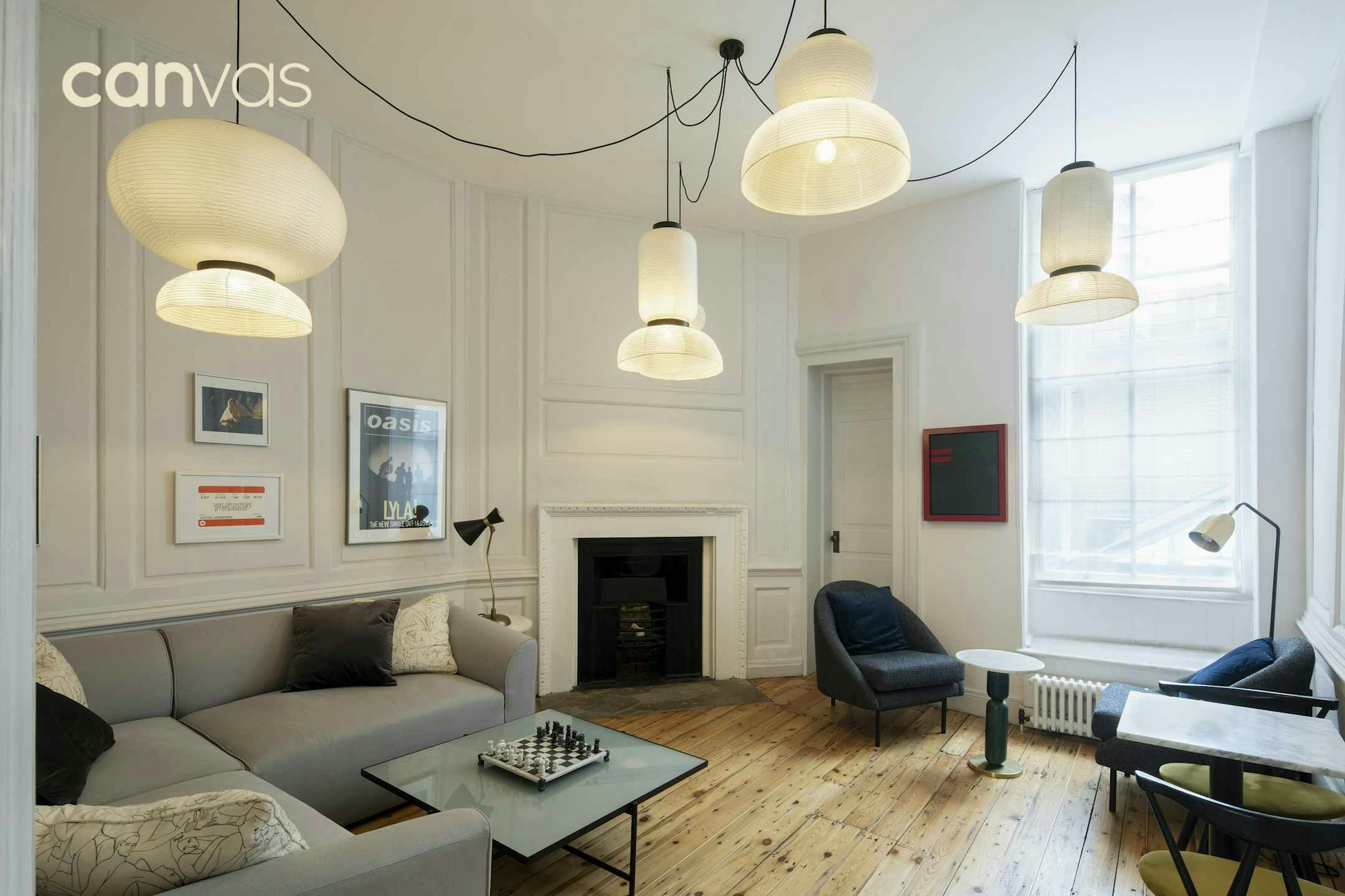 Stylish meeting space with warm lighting, ideal for gatherings and brainstorming sessions.