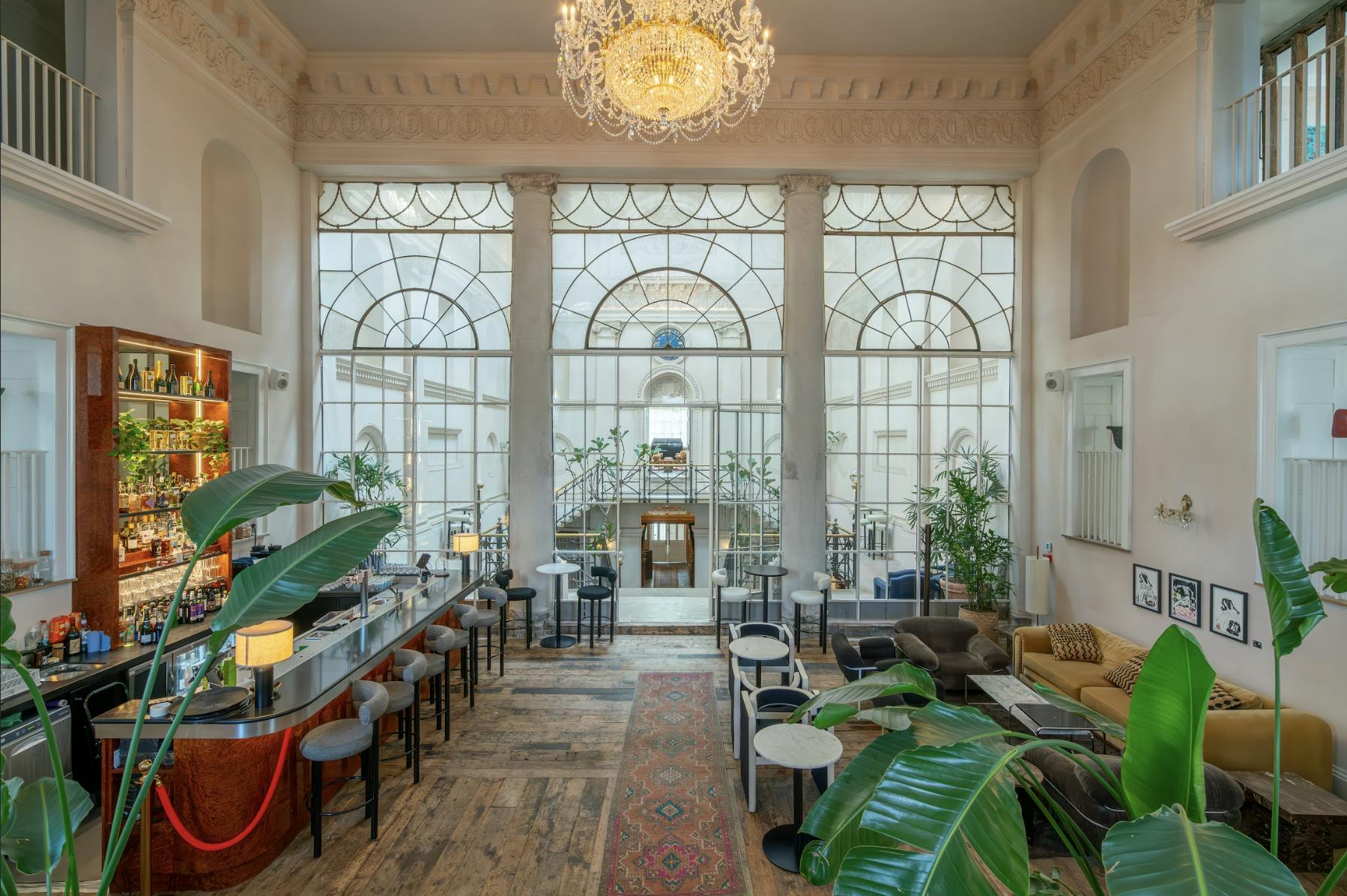 Stylish Courtroom Bar venue with large windows for meetings and events in Old Sessions House.