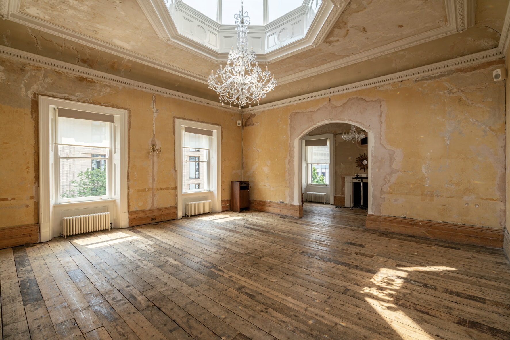 Spacious vintage event space with high ceilings and natural light at Knotel Workclub. - Banner