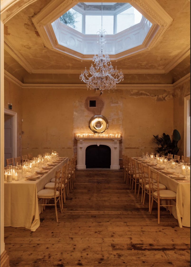 Elegant dining room in Knotel Workclub, perfect for upscale events and gatherings.