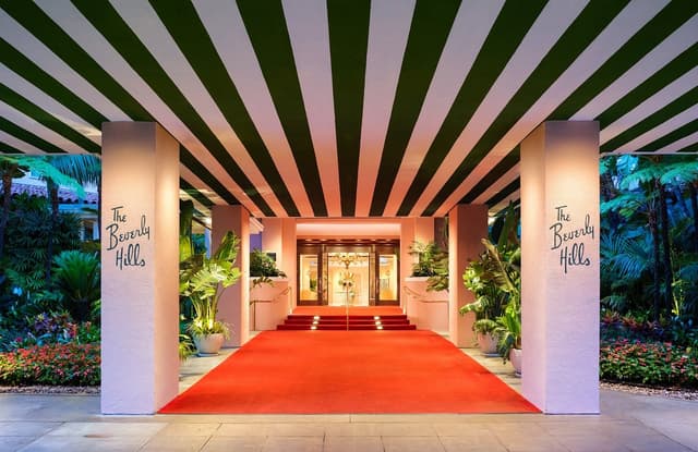 Entrance Patio & Lobby