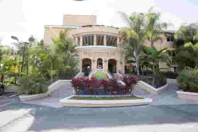 Entrance Patio & Lobby