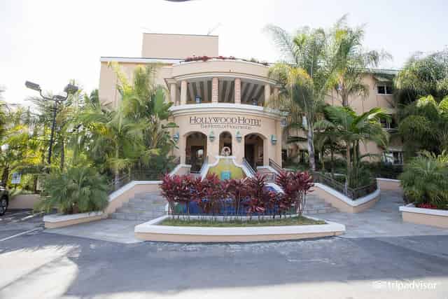 Entrance Patio & Lobby