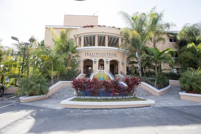 Entrance Patio & Lobby