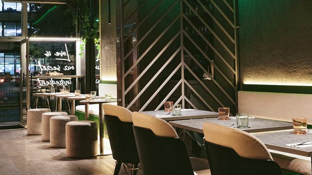 Bennie Restaurant & Bar
