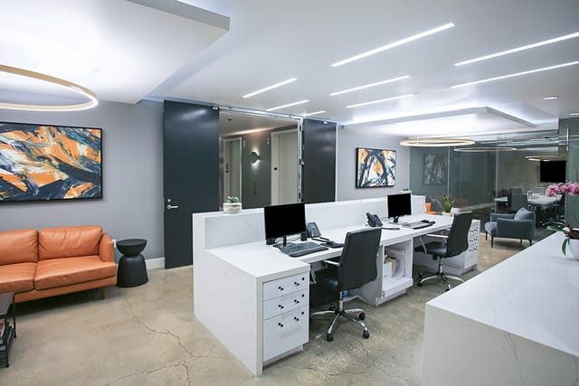 Modern meeting room in Premier Workspaces Burbank, ideal for corporate events and workshops.