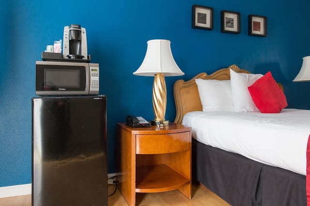 Colorful hotel room at Alpine Inn & Suites, perfect for event attendees and speakers.