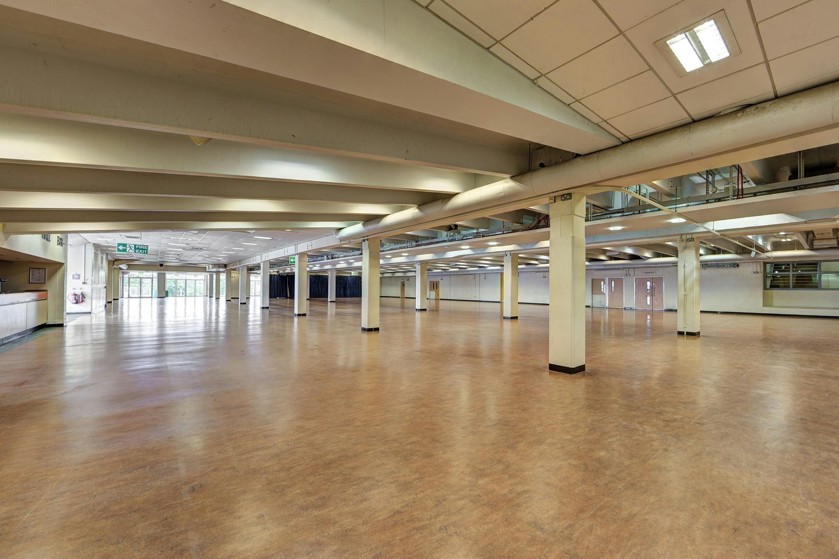 Esher Hall at Sandown Park: spacious event venue with high ceilings for conferences and banquets.