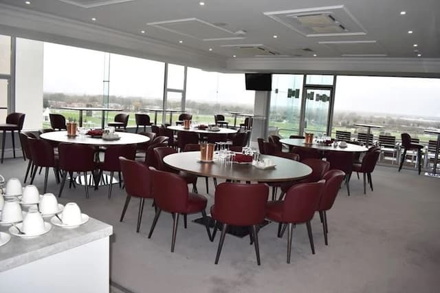Sandown Park Racecourse