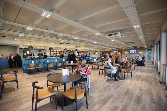 1875 Lounge